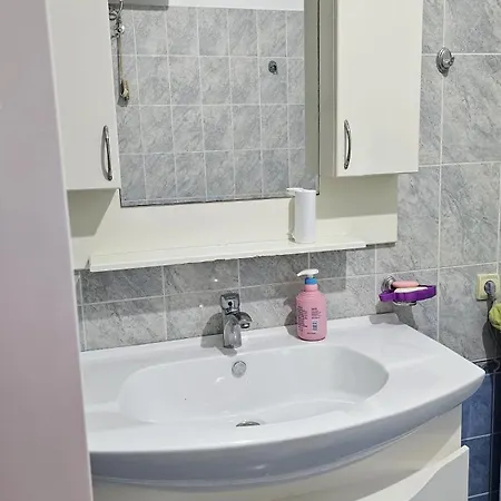 Lemon Tree Apartment *