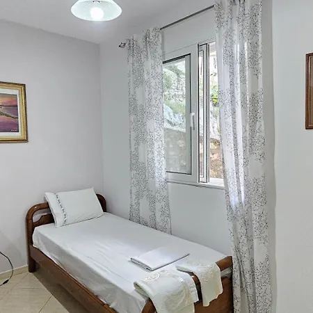 Apartment Lemon Tree Sarande